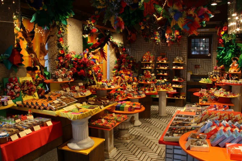 ecommerce-MENTON-min_candy_store_chocolate_shop_chocolate_switzerland-393515